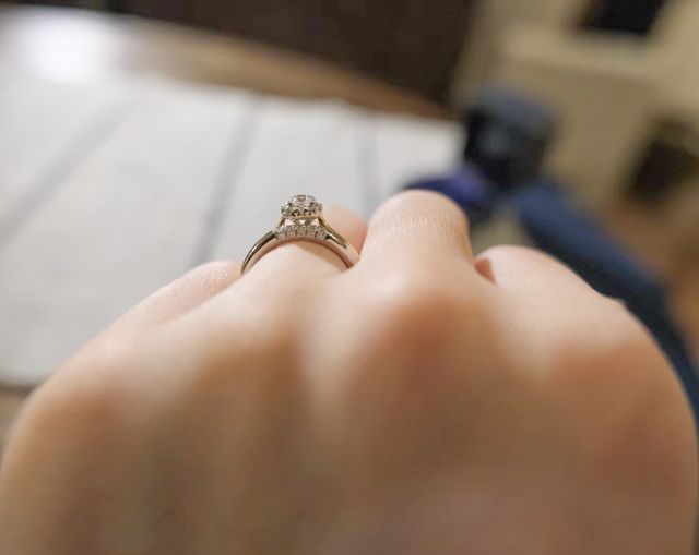 横から見た時も可愛いのがこのリングの良いところ。
