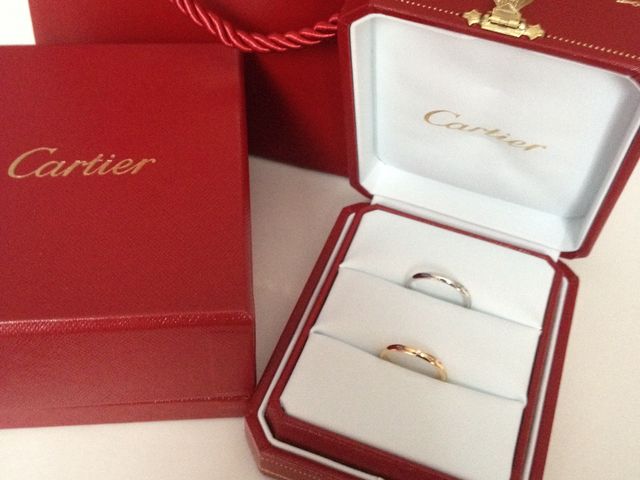 シンプルなリングです。私のリングには一粒ダイヤ入れました。