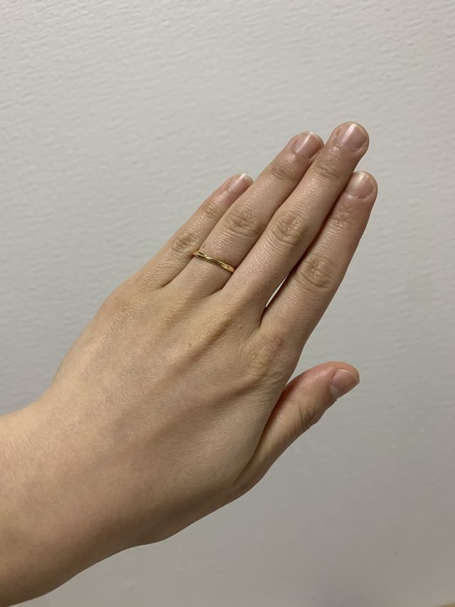 少しカーブがかっていて骨格の太さを感じさせないです！