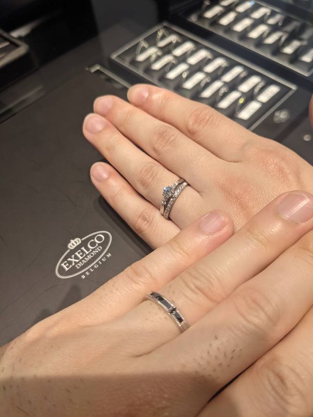 婚約指輪はアンサンブル
結婚指輪はディスパーション
を購入