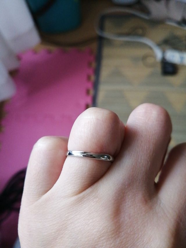 最初はなじむか心配だったけど旦那とペアで旦那のリングキレイ