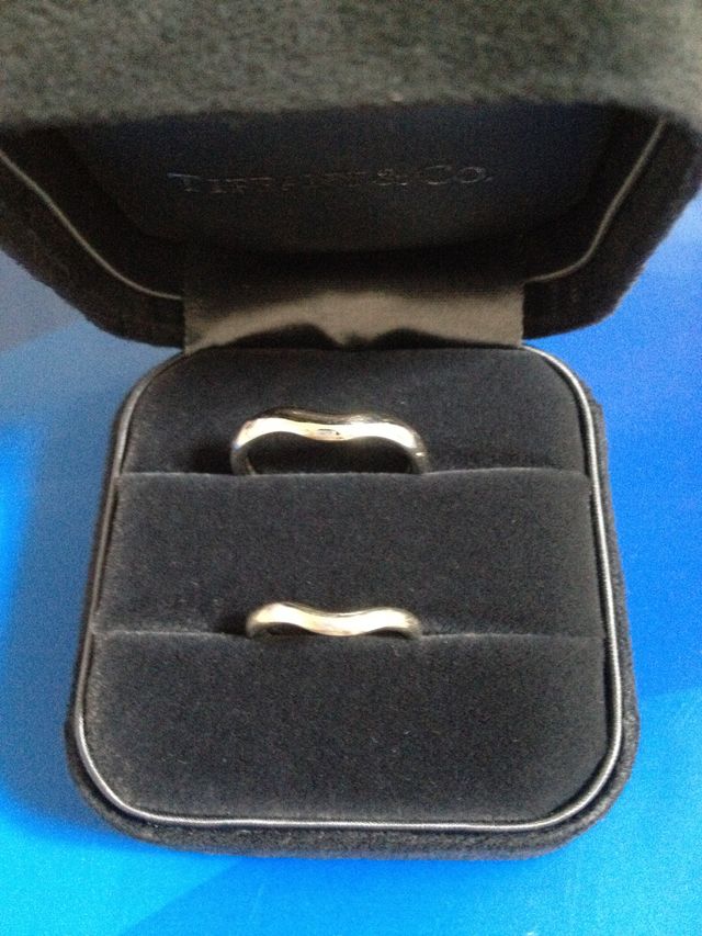 購入した指輪2本と購入時にもらったケース