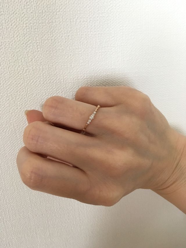 華奢なピンクゴールドです。