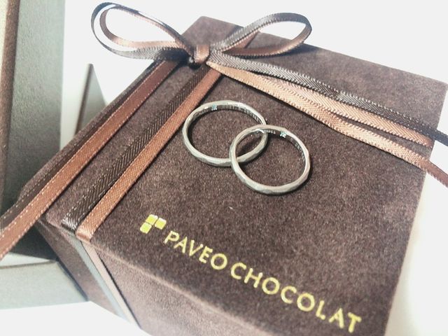 内側には刻印が入れられて、
誕生石を付けることもできました