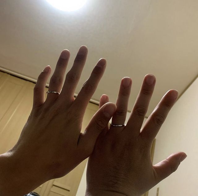 二人で4月22日、良い夫婦の日の0時に装着した所。