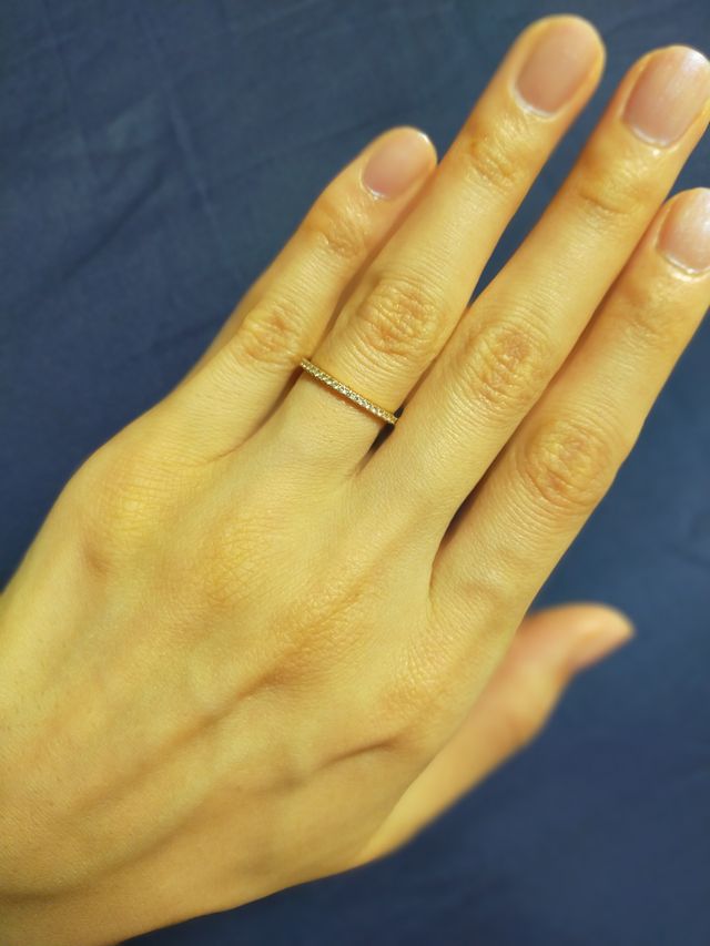 細身のハーフエタニティ、婚約指輪です♡