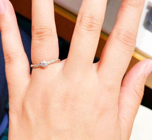 ウェーブデザインで指がすっきり。