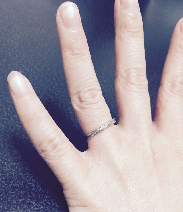 洋服を選ばないデザインを意識しました。