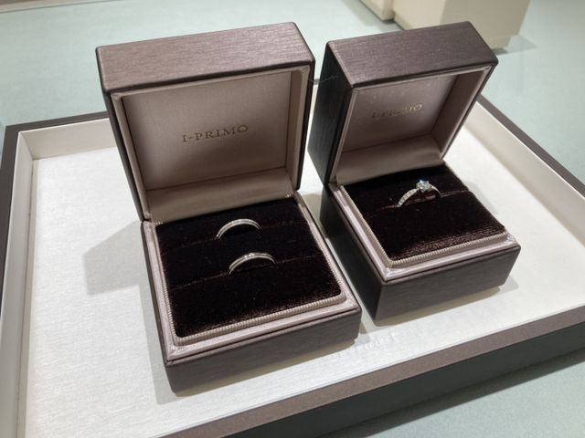 結婚指輪(ヘリオス)と婚約指輪(カリーナ)。