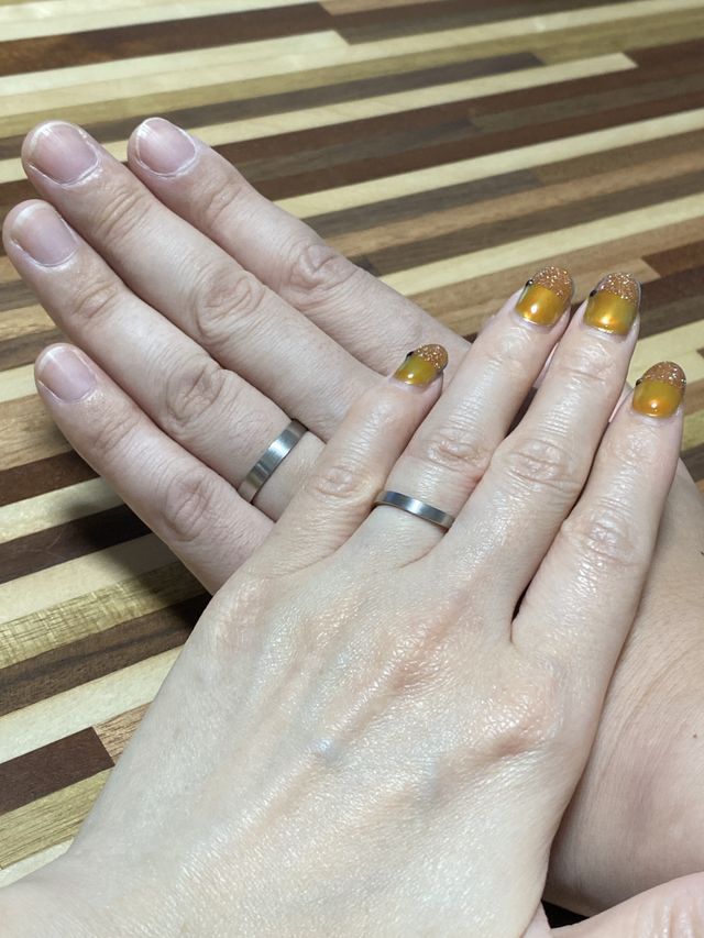 プラチナで着用するとマットなカラーでより高級感が増します。