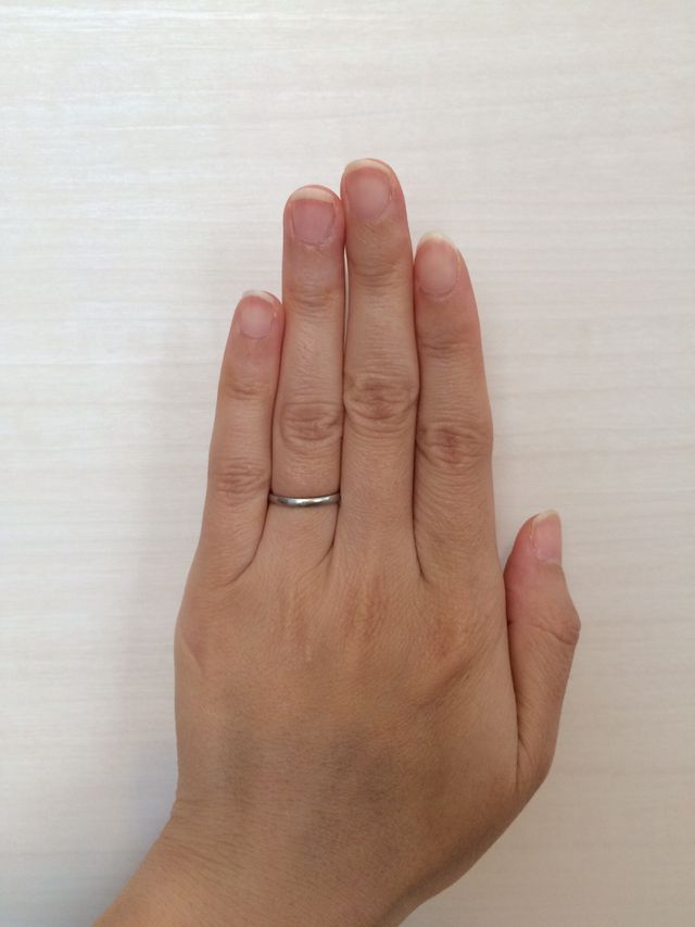ごくごくシンプルな指輪です。