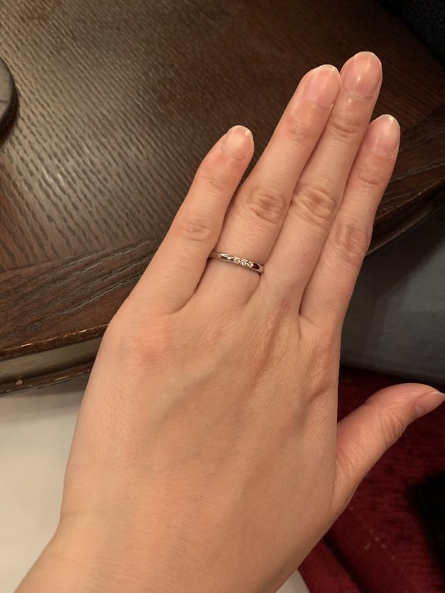 指輪受取の当日、レストランにて撮影しました。