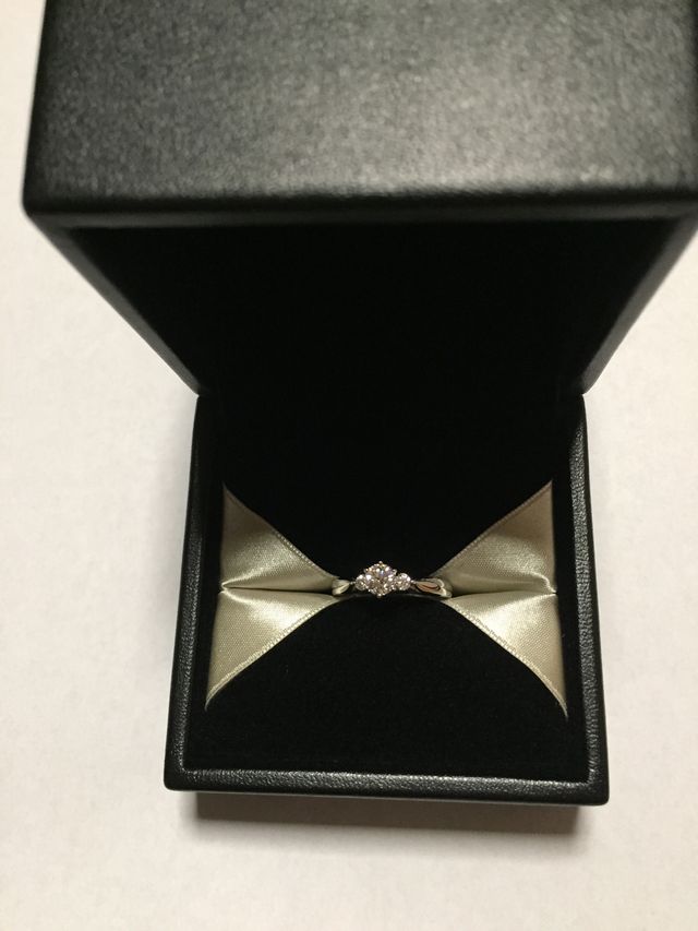 ダイヤモンドの輝きがとても魅力的です。