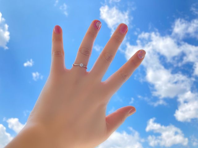 着用時です。太陽光の下でさらに輝きが増してる気がします。