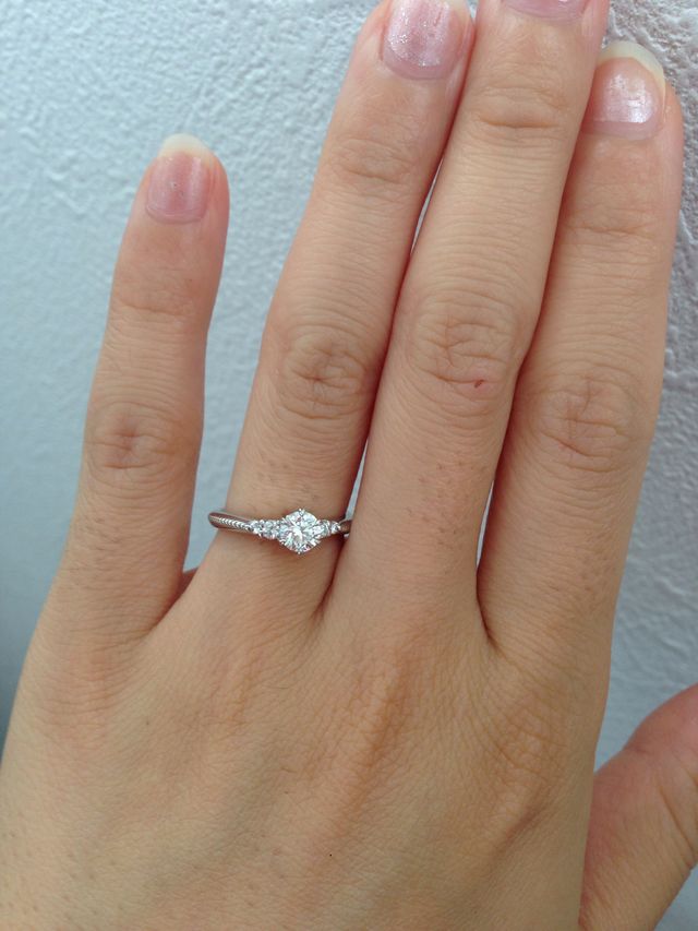 ダイヤモンドの爪がハート型です