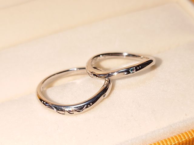 ペアリングで女性側にはダイヤが一つ埋め込まれてます。