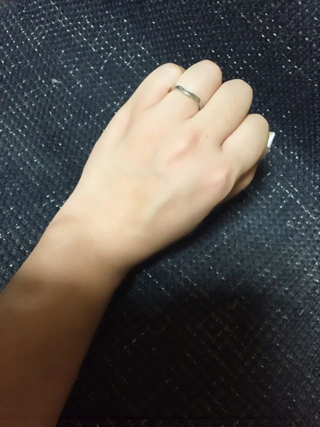 カルティエ　バレリーナカーブウエディングリング　です。