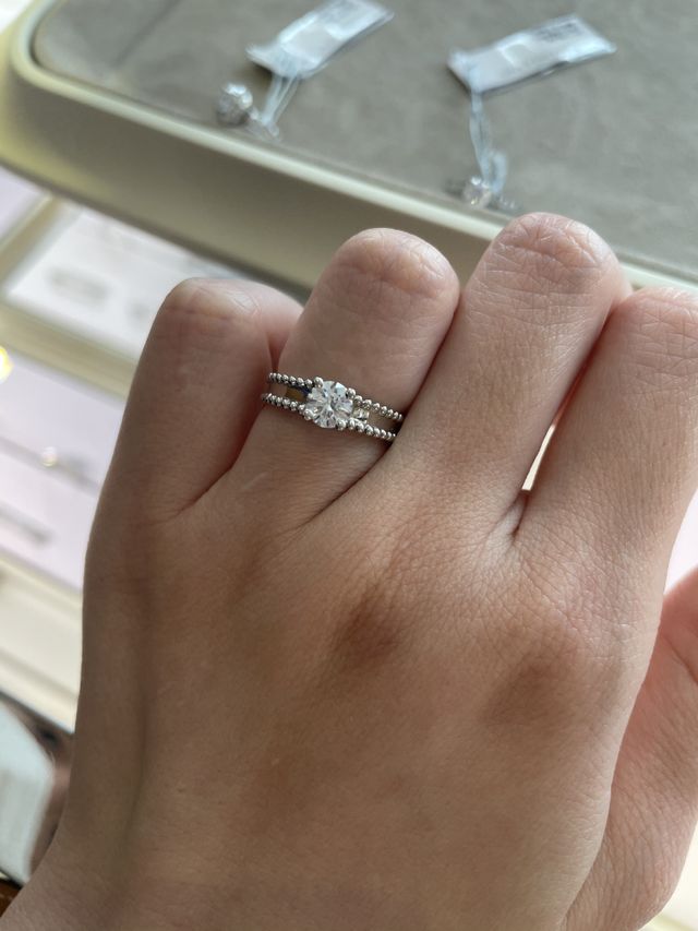 ヴァンクリらしいデザインでとても可愛かったです。