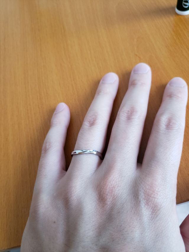 今日受け取った結婚指輪です。
