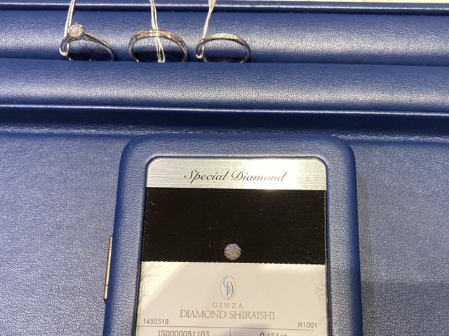 ダイヤモンドの質にこだわったセットリングです。