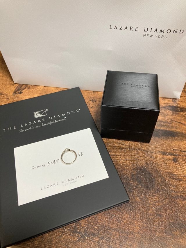 購入した婚約指輪です。