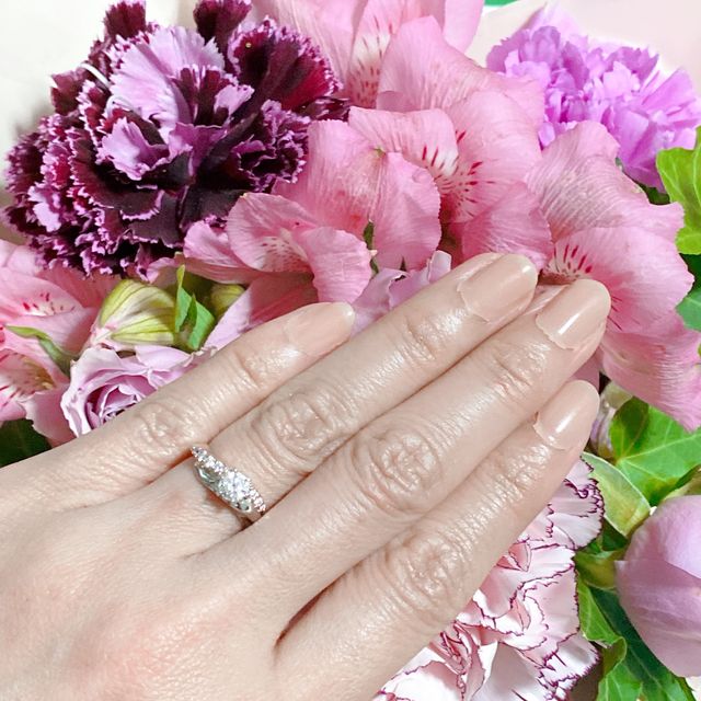 お誕生日の次の日にいただいたお花と撮りました。