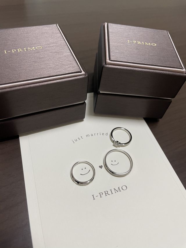 結婚指輪と婚約指輪を可愛い台紙に乗せて撮りました꙳★*ﾟ