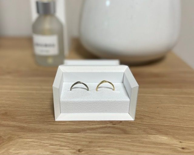 届いてから、入籍日までは部屋に飾ってました。