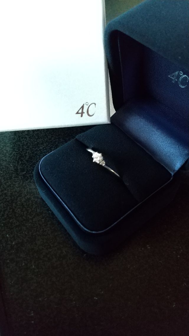 婚約指輪です。
素敵な指輪です。