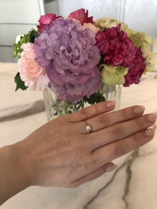 ダイヤの大きさがさり気なく輝きが目立ちとても綺麗です