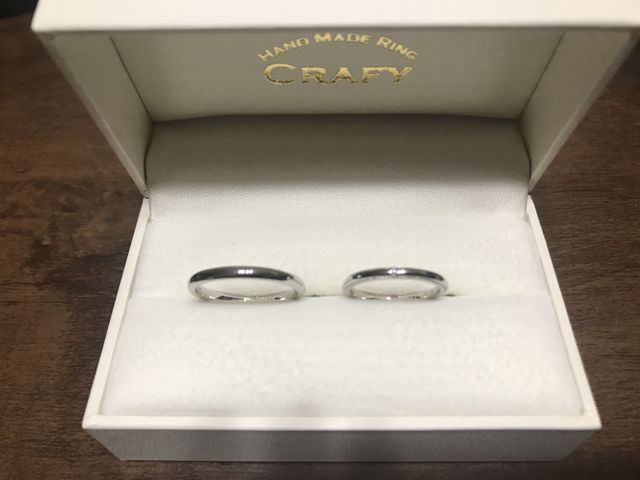 中の彫刻は自筆を職人さんが真似て掘ってくれます。