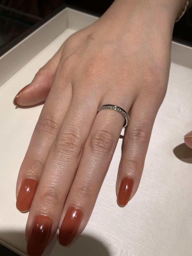 ストレート型ですっきりとしたデザインが気に入りました。