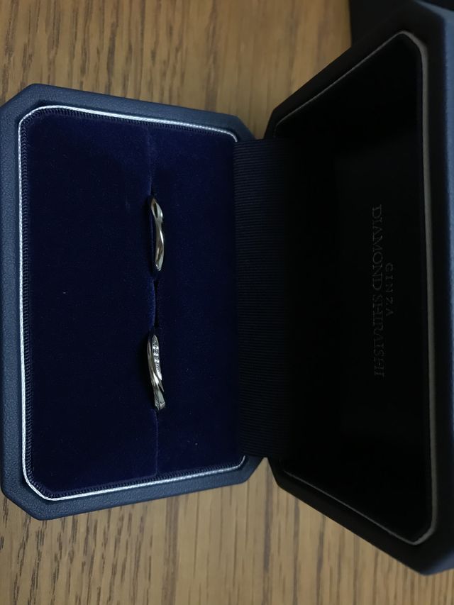 ゆるいS字カーブのデザインです。