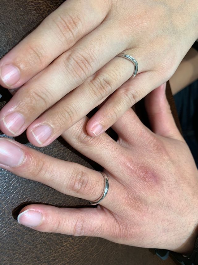 男性側のものは、V字が緩やかです。