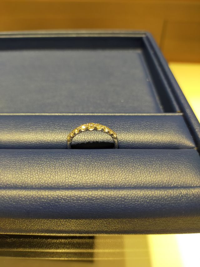 店頭で受取時。
キラキラ輝いていてキレイ。