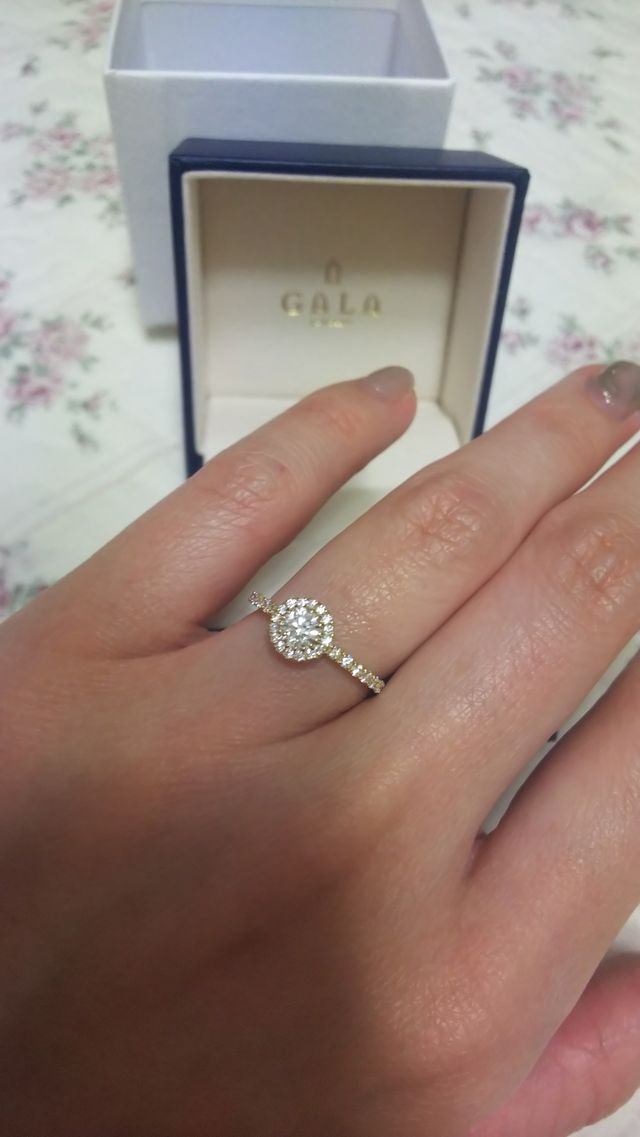 リングは細く華奢