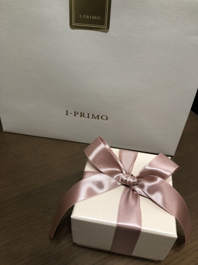 シンプルで大人可愛い素敵なケースです。