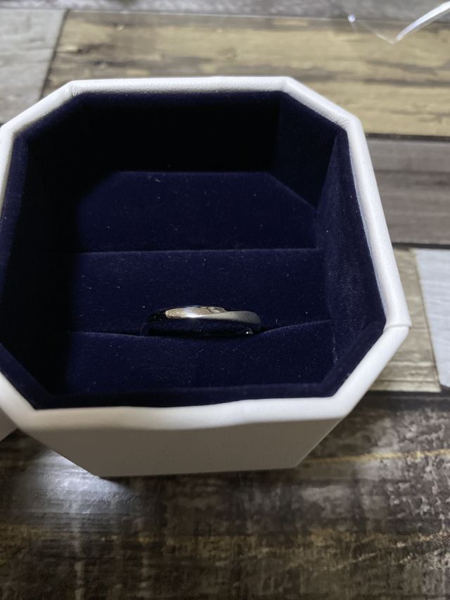 男性結婚指輪つや消しの加工が、シンプルですが、ひと味違う感じ