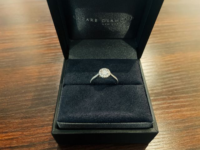 ボックスはブラックでブランド名もさり気なく高級感があります。