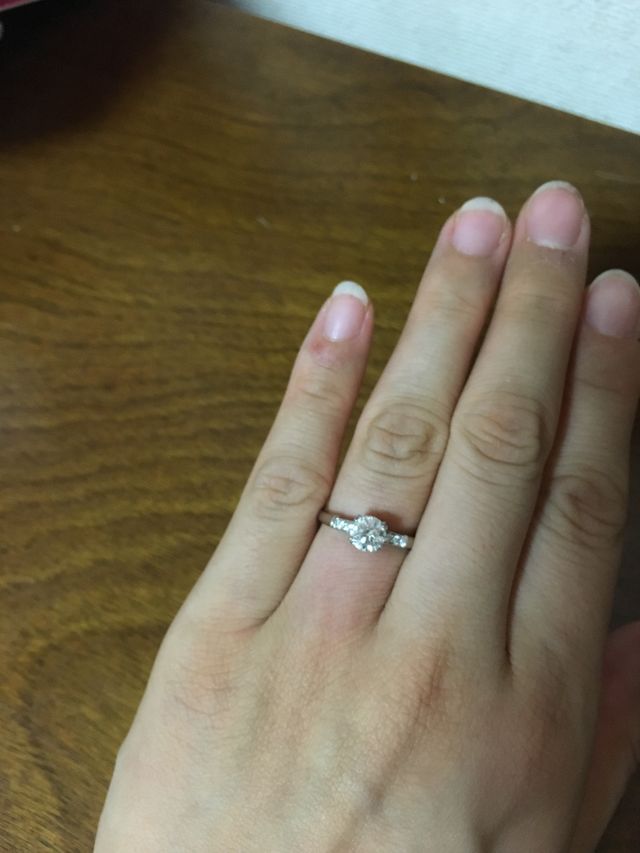 0.8カラットくらいです。