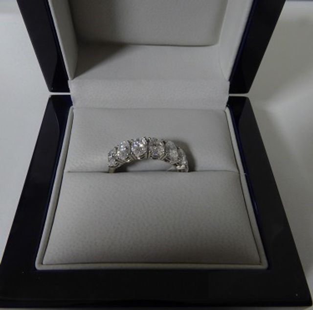 CHARのトータル２ｃｔのハーフエタニティ