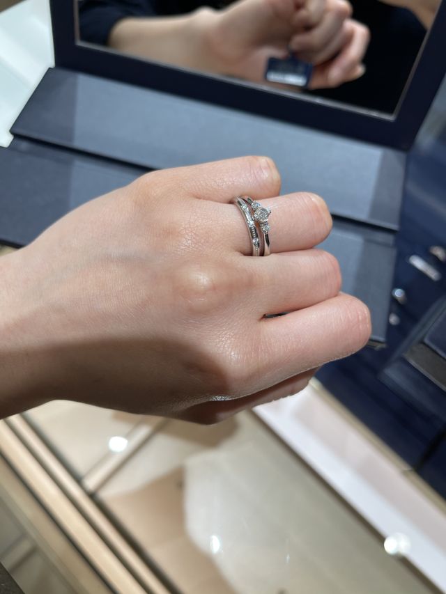 ストレートタイプでシンプルながらもデザインあり