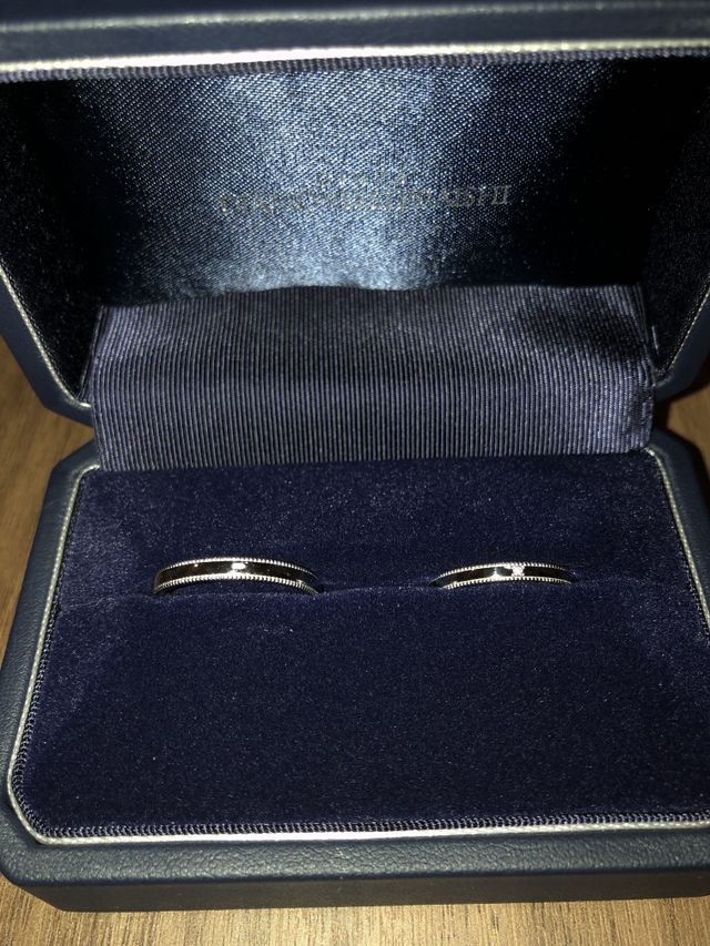 ミル打ちで丸みのないデザインをオーダー、スッキリ感を出した。