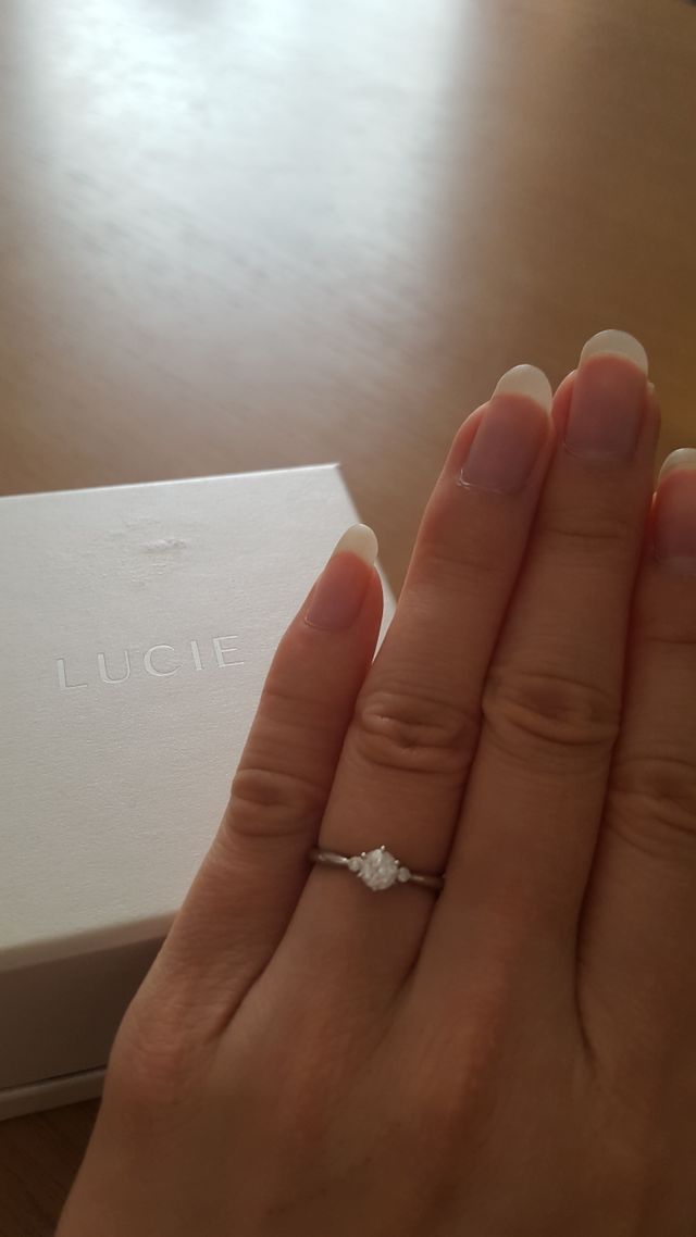 細身のリングなので宝石の存在感がアップ！