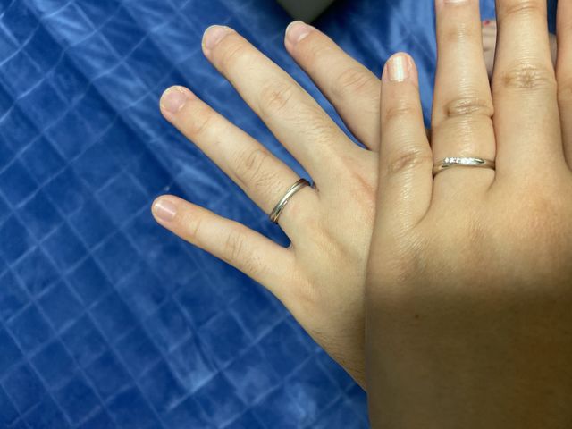 デザインを似せてお互いクロスにしました。