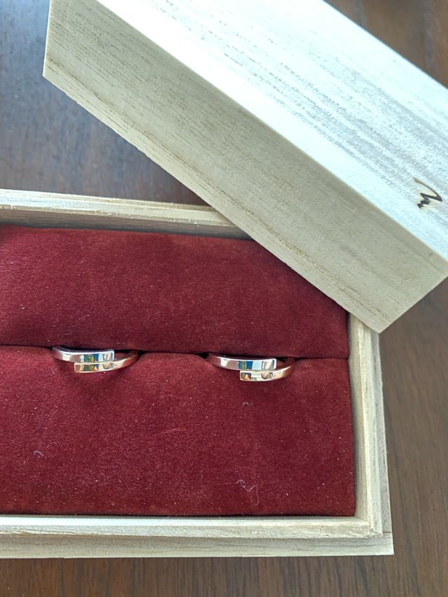 彩波です。
デザインに一目惚れしました。