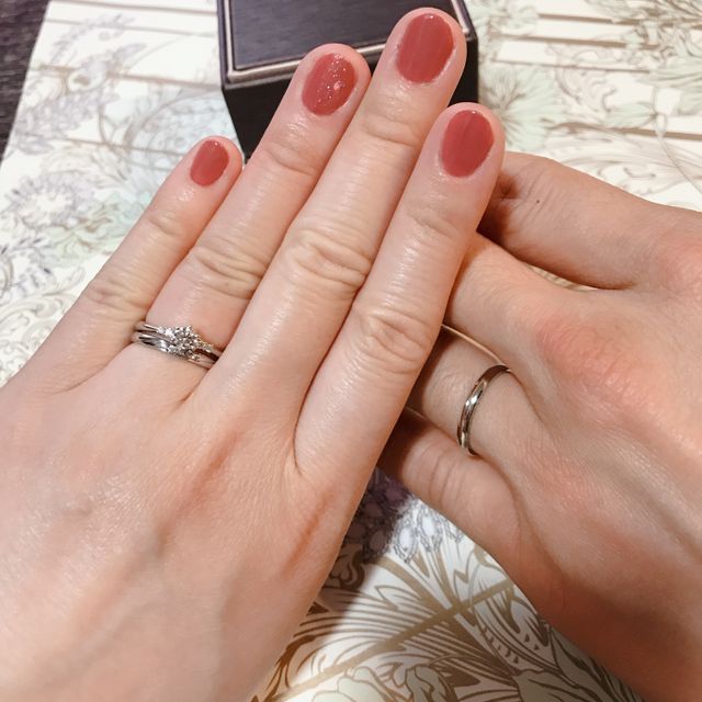 婚約指輪のオリオンと重ねて撮ったものです。