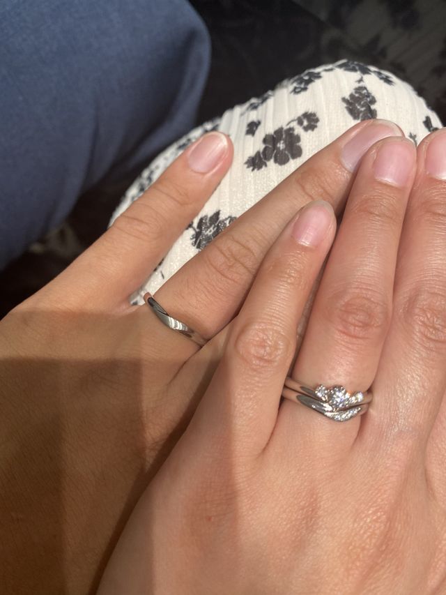 セットリングでV字になっているので指が細く見えた。