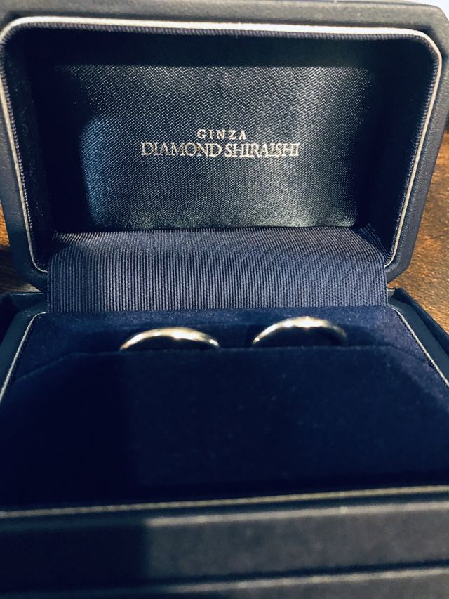 ブライトプリュマージュ。新婦の指輪がダイヤがとても綺麗。