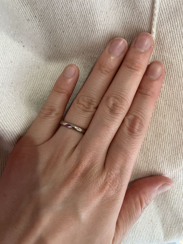 ホワイトゴールドと木目をつかった指輪にしました。